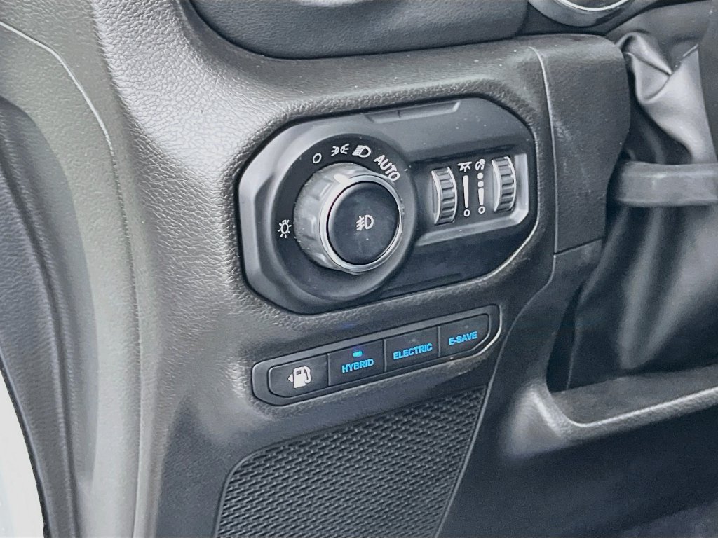 Used 2022 Jeep Wrangler Unlimited Sahara w/ Cold Weather Group AWD/4WD image 10