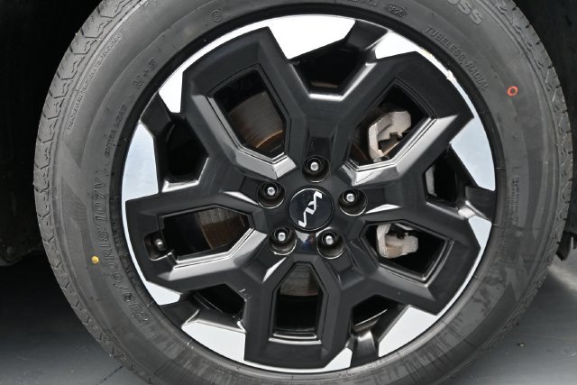 Used 2025 Kia Sorento S w/ Panoramic Sunroof Package FWD image 9