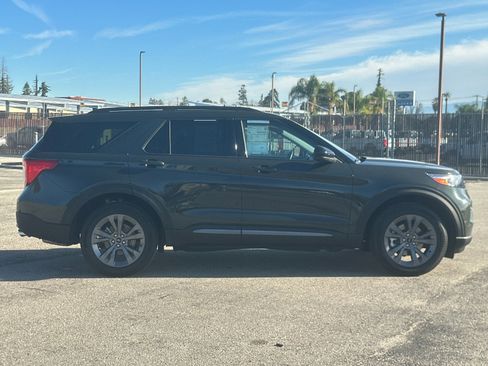 Certified 2022 Ford Explorer XLT w/ Equipment Group 202A image 3