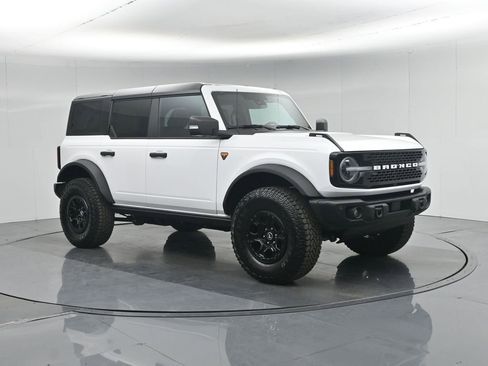 Used 2025 Ford Bronco Badlands image 25