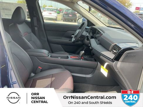 New 2025 Nissan Kicks SR image 11