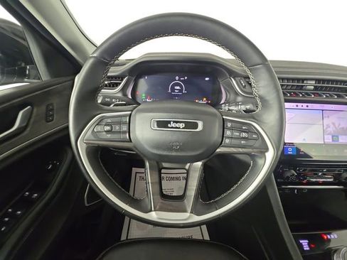 Used 2022 Jeep Grand Cherokee L Limited AWD/4WD image 12