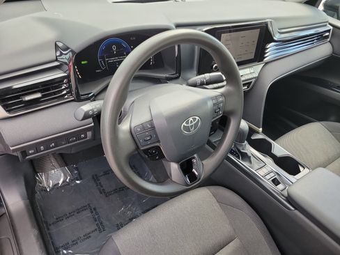 Used 2025 Toyota Camry LE FWD image 8