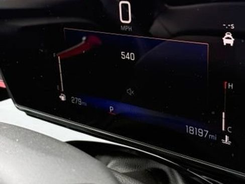 Used 2025 Chevrolet Trax RS w/ Driver Confidence Package FWD image 6