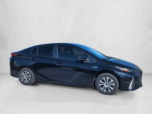 Certified 2021 Toyota Prius Prime XLE image 4