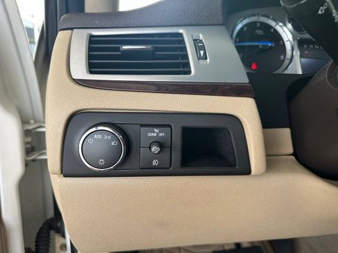 Used 2011 Cadillac Escalade Premium RWD image 15