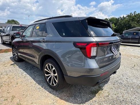 Used 2025 Ford Explorer ST-Line AWD/4WD image 2