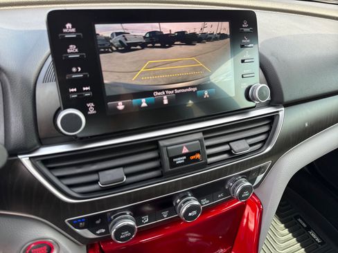 Used 2018 Honda Accord Touring image 19