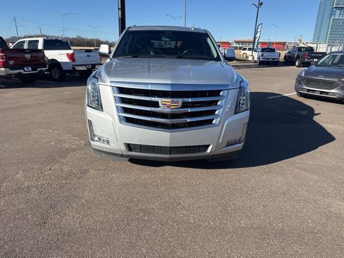 Used 2019 Cadillac Escalade 4WD image 19