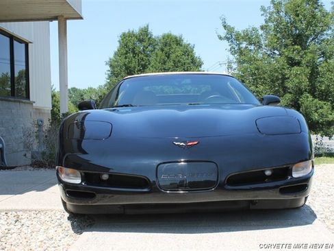 Used 2002 Chevrolet Corvette Coupe w/ Preferred Equipment Group2 RWD image 8