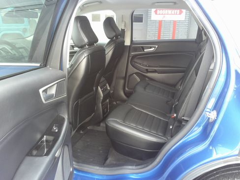 Used 2020 Ford Edge SEL w/ Cold Weather Package image 18