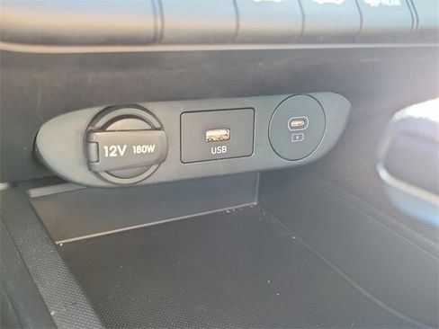 Certified 2025 Hyundai Elantra SE image 11