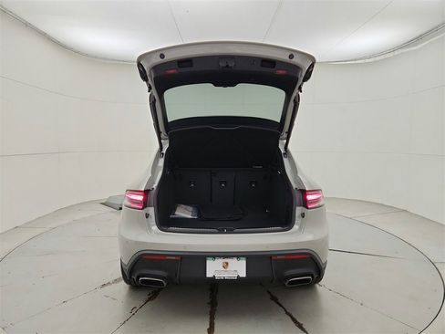 Used 2025 Porsche Macan image 24