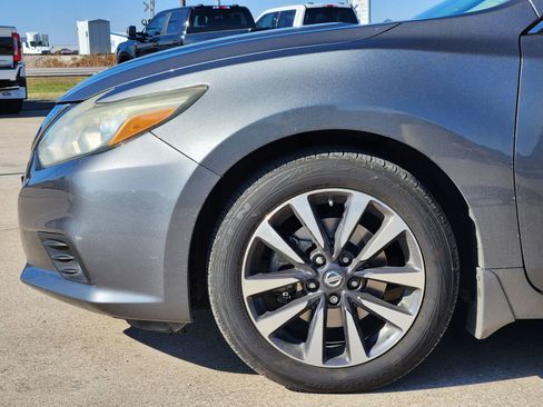 Used 2016 Nissan Altima 2.5 SV image 9