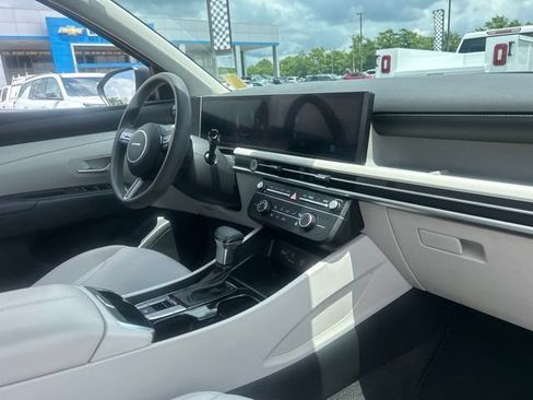 Used 2025 Hyundai Tucson SE FWD image 30