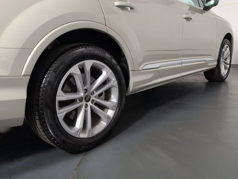 Certified 2025 Audi Q7 2.0T Premium Plus w/ Premium Plus Package image 3