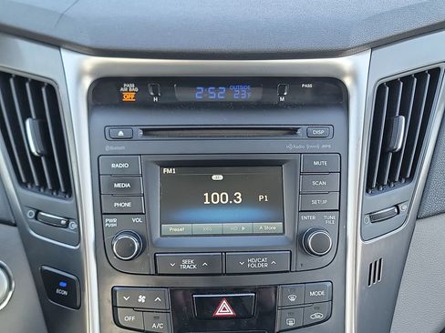 Used 2015 Hyundai Sonata Hybrid image 16