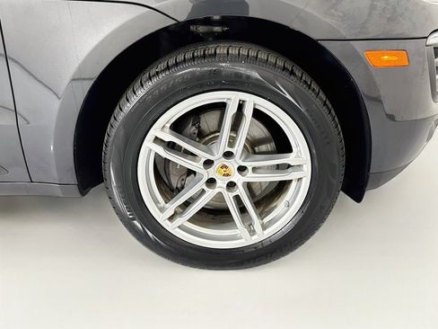 Used 2017 Porsche Macan AWD/4WD image 32