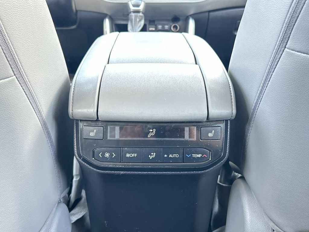 Used 2021 Toyota Highlander Platinum FWD image 22
