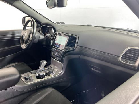 Used 2022 Jeep Grand Cherokee Laredo X image 28