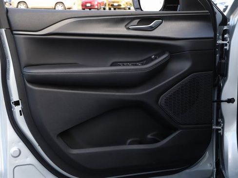 New 2025 Jeep Grand Cherokee Altitude image 14