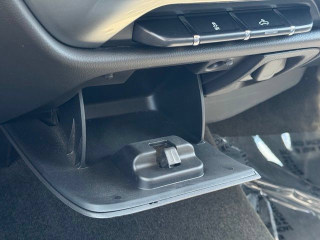 Used 2017 Chevrolet Silverado 1500 LT w/ All Star Edition AWD/4WD image 18