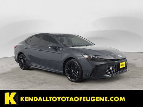 Used 2025 Toyota Camry SE AWD/4WD image 3