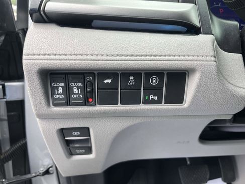 Used 2021 Honda Odyssey Touring image 14