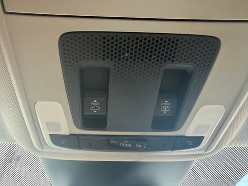 Used 2025 Honda Pilot Touring image 31