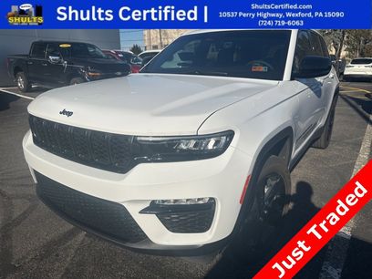 Used 2025 Jeep Grand Cherokee Limited w/ Black Appearance Package