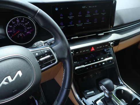 Certified 2022 Kia Carnival EX FWD image 41