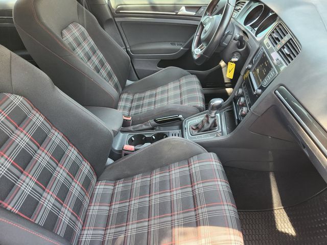 Used 2017 Volkswagen Golf 4-Door FWD image 14