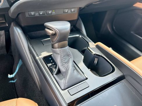 Used 2025 Lexus ES 350 w/ Premium Package FWD image 3