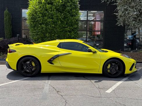 Used 2021 Chevrolet Corvette Stingray Convertible w/ Z51 Performance Package RWD image 18