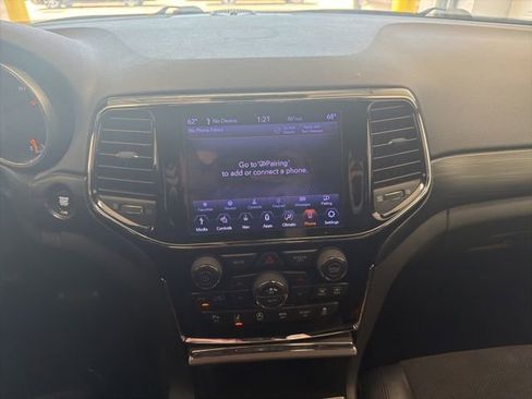Used 2020 Jeep Grand Cherokee Altitude RWD image 15