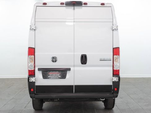 Used 2025 RAM ProMaster 2500 w/ Convenience Group FWD image 8