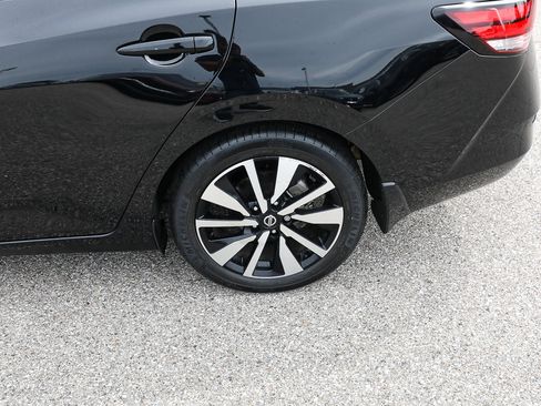 Used 2022 Nissan Sentra SV w/ SV Premium Package FWD image 3