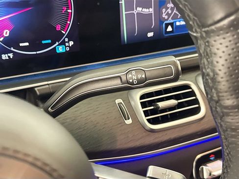 Used 2025 Mercedes-Benz GLS 450 4MATIC image 16