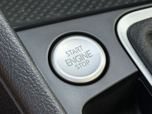 Used 2025 Volkswagen Jetta SE image 22