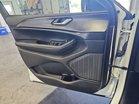 Used 2023 Jeep Grand Cherokee Altitude AWD/4WD image 26