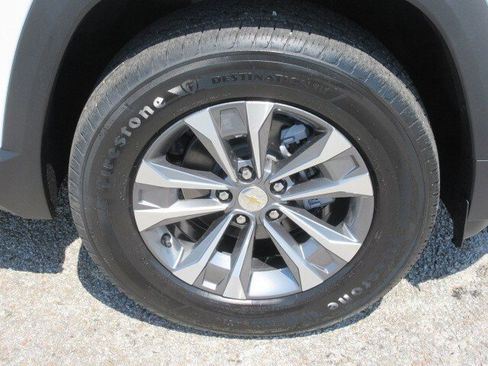 New 2026 Chevrolet Equinox LT w/ Convenience Package II FWD image 9