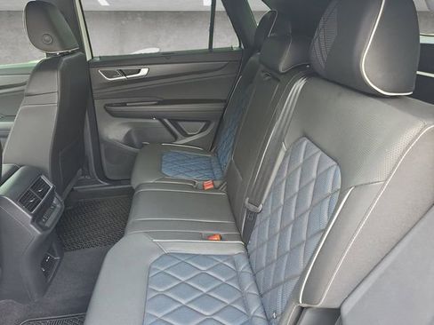 Used 2025 Volkswagen Atlas Cross Sport SEL Premium R-Line image 22