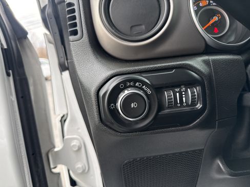 Used 2020 Jeep Wrangler Sport image 4