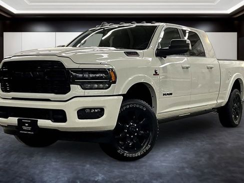 Used 2022 RAM 2500 Limited w/ Night Edition AWD/4WD image 3