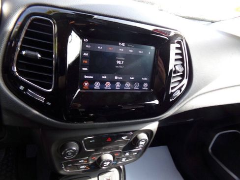 Used 2019 Jeep Compass Latitude AWD/4WD image 12