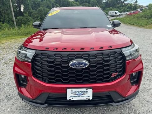 Used 2025 Ford Explorer ST AWD/4WD image 2