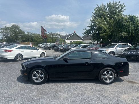 Used 2013 Ford Mustang Coupe RWD image 2