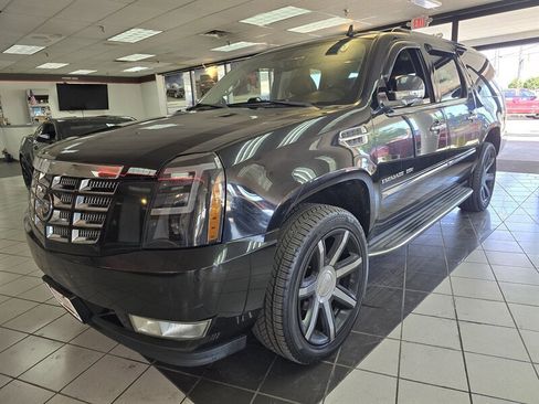 Used 2011 Cadillac Escalade ESV Luxury image 1