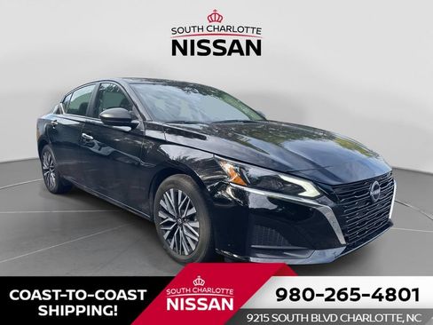 Used 2025 Nissan Altima 2.5 SV FWD image 1