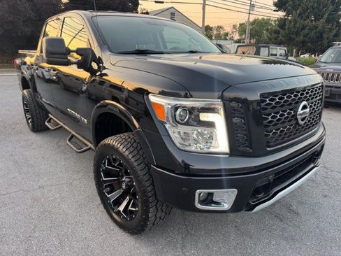 Used 2018 Nissan Titan PRO-4X w/ Pro-4x Convenience Package AWD/4WD image 2